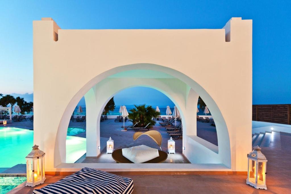 Bazén v ubytovaní Oceanis Beach & Spa Resort alebo v jeho blízkosti