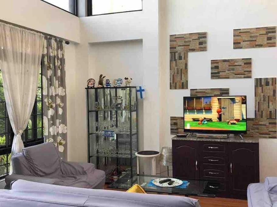 Suitetrails - Casa Erlinda, modern newly built house 3BR for 8!