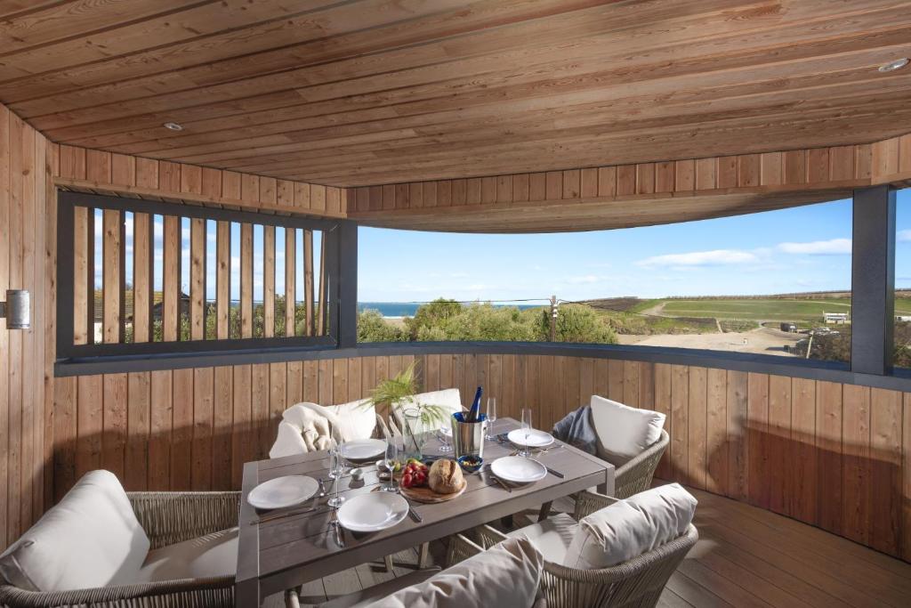 Harlyn Penthouse, Harlyn Bay, St Merryn (updated prices 2024)