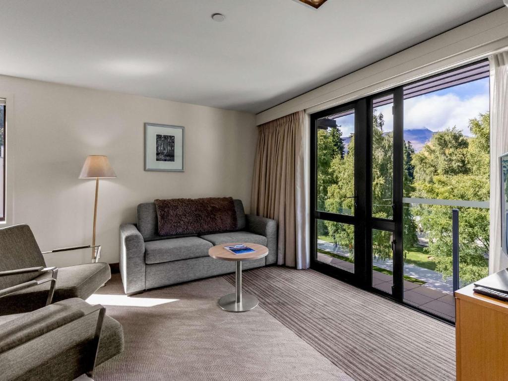 Posezení v ubytování Novotel Queenstown Lakeside