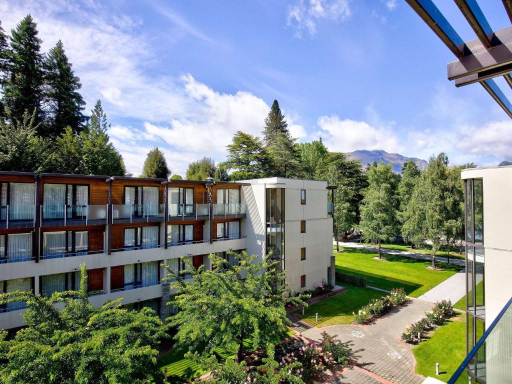 Nespecifikovaný výhled na hory nebo výhled na hory při pohledu z hotelu