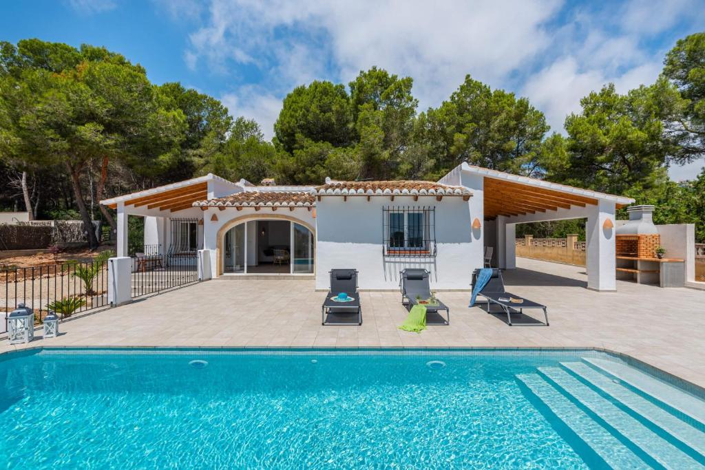 Bazén v ubytování Villa Anna - PlusHolidays nebo v jeho okolí