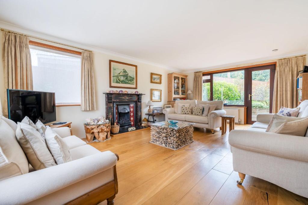 High quality detached house with parking St. Ives photo