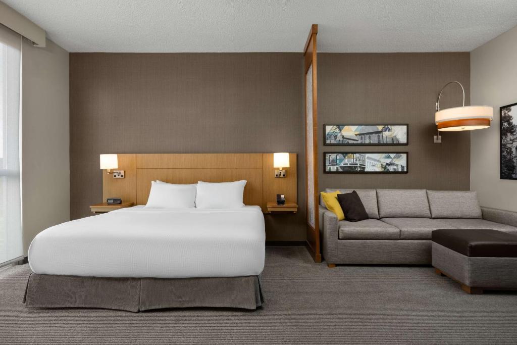 Hyatt Place Iowa City Downtown - Chambre King Avec Canapé-lit Et Douche Accessible