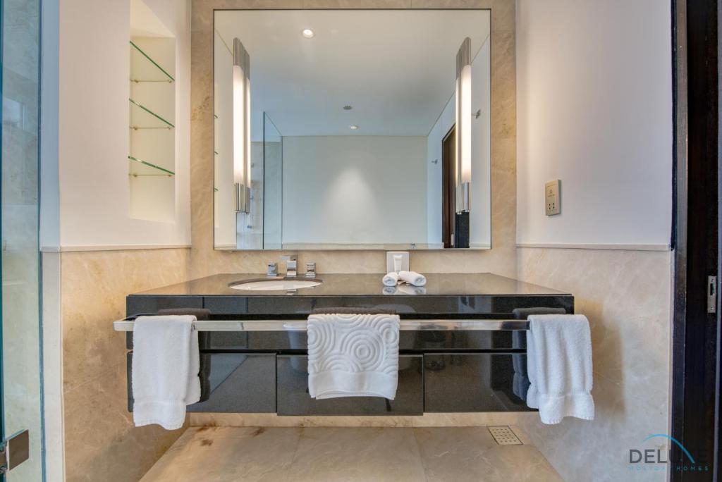 Fotografie z fotogalerie ubytování Posh 1BR at The Address Residences Dubai Marina by Deluxe Holiday Homes v Dubaji
