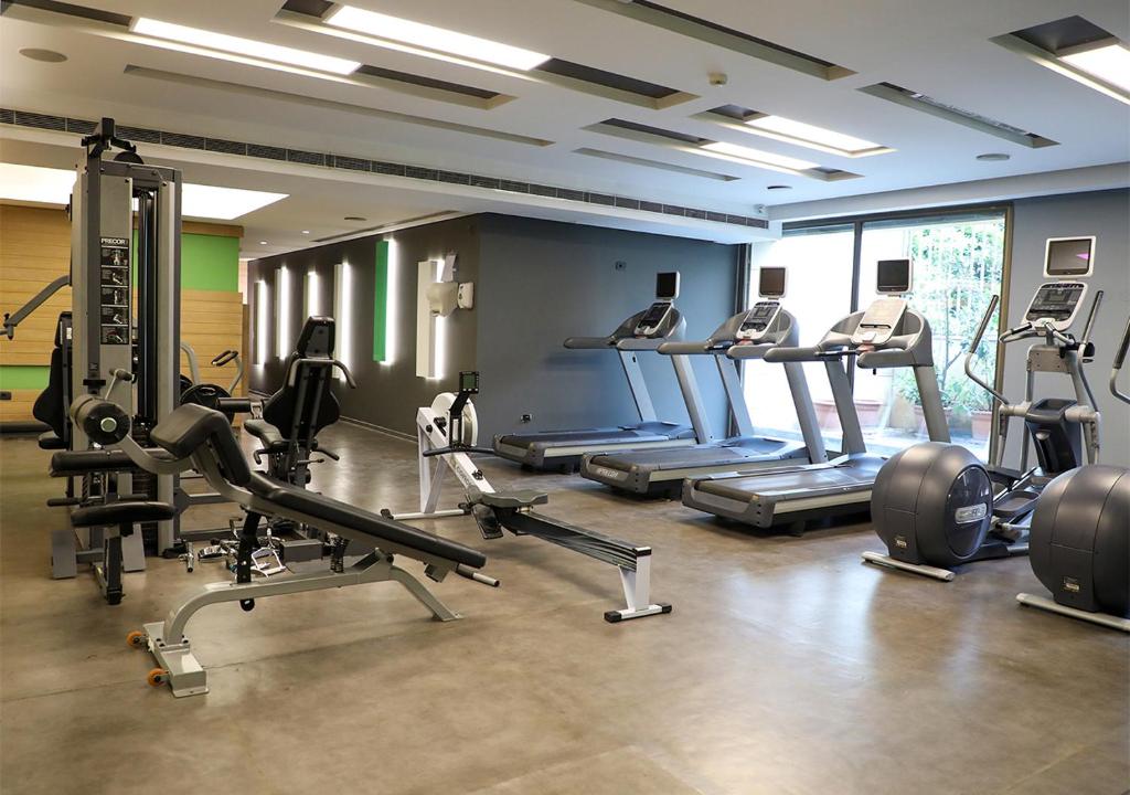 Fitness centrum a/nebo fitness zařízení v ubytování Saifi Suites Hotel