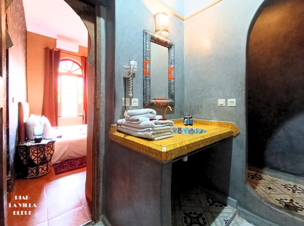Koupelna v ubytování Riad la villa bleue & SPA