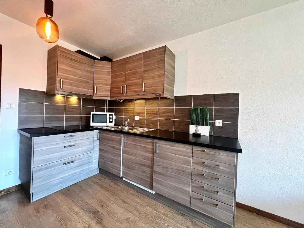 Kuchyň nebo kuchyňský kout v ubytování Studio La Belle Vue