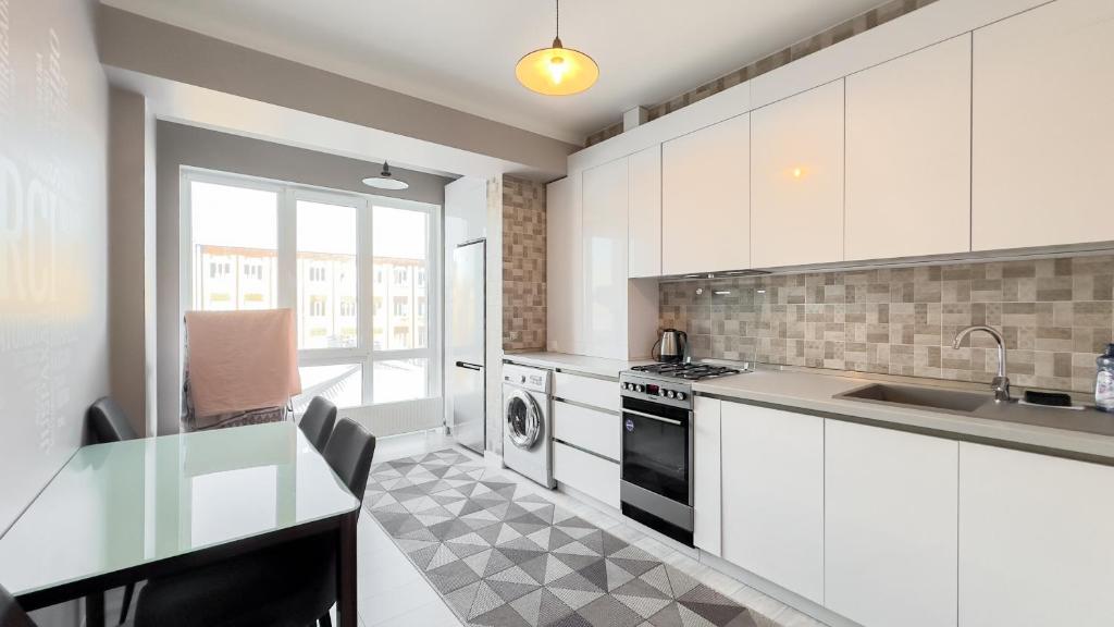 Η κουζίνα ή μικρή κουζίνα στο Tourist Grand Ismail Apartments