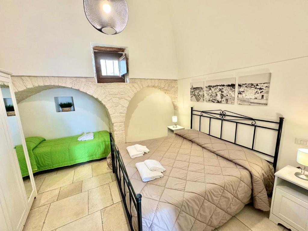 Łóżko lub łóżka w pokoju w obiekcie Trulli Fenice Alberobello