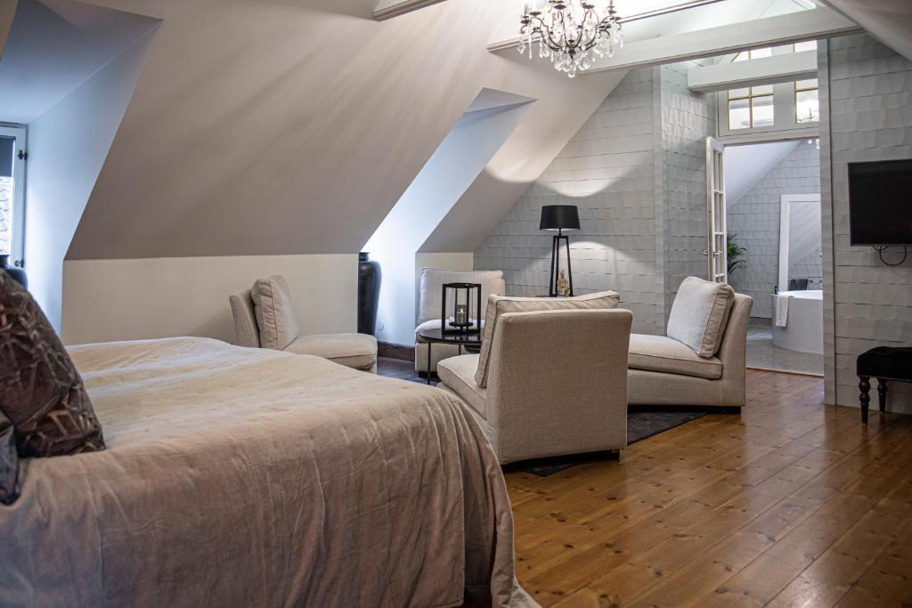 V Hotel Helsingborg; BW Premier Collection - King Suite With Bathtub