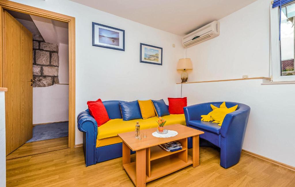 Et opholdsomr&aring;de p&aring; Pet Friendly Apartment In Cavtat With House Sea View