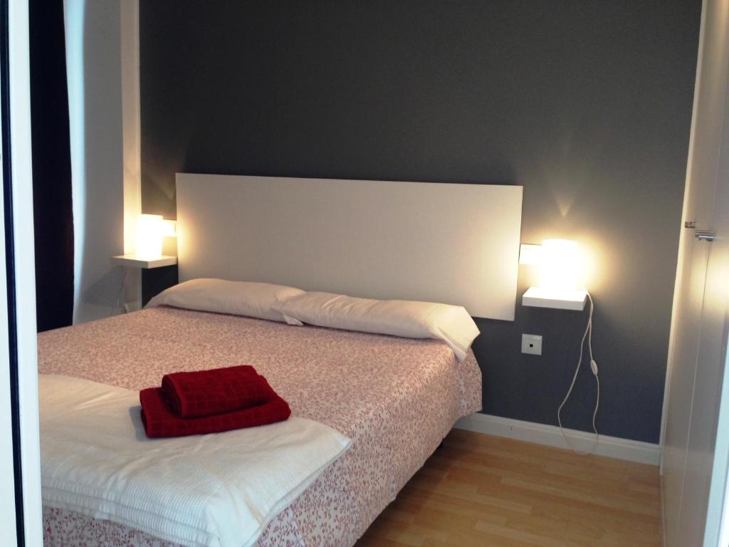 Posteľ alebo postele v izbe v ubytovaní Apartaments Muntaner I