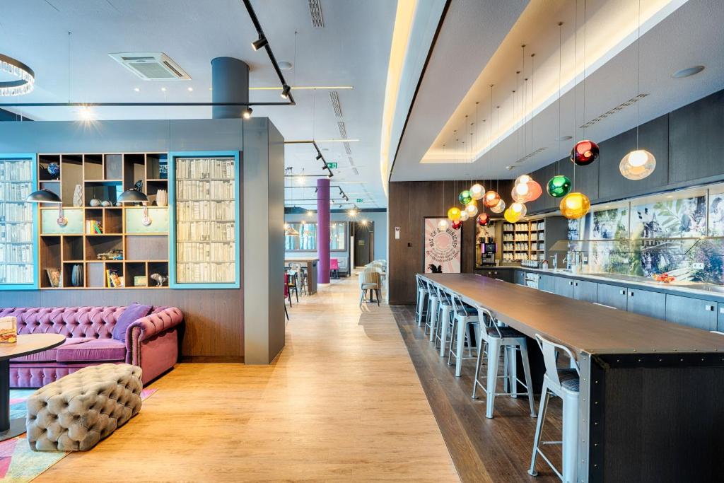 Premier Inn Heilbronn City Centreにあるシーティングエリア