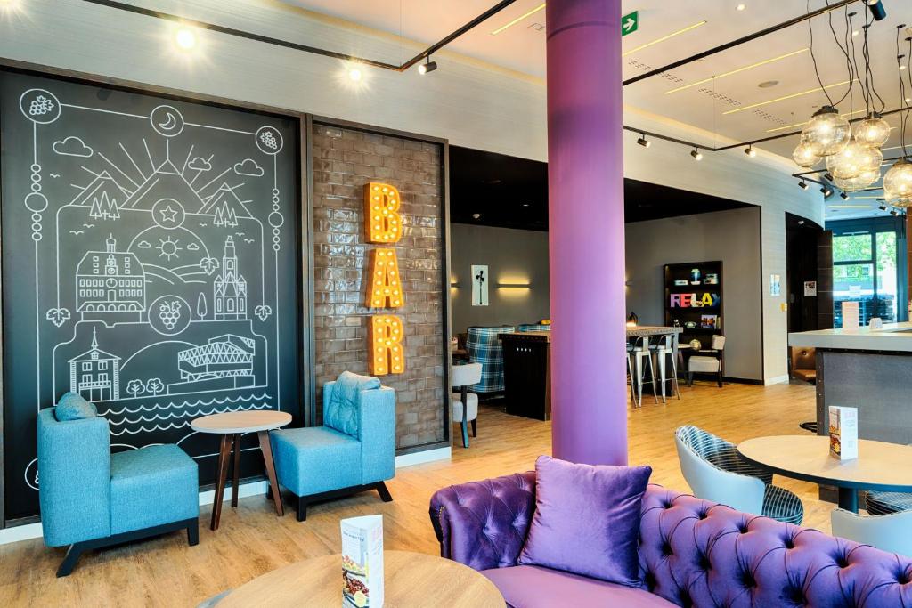 Premier Inn Heilbronn City Centreにあるシーティングエリア