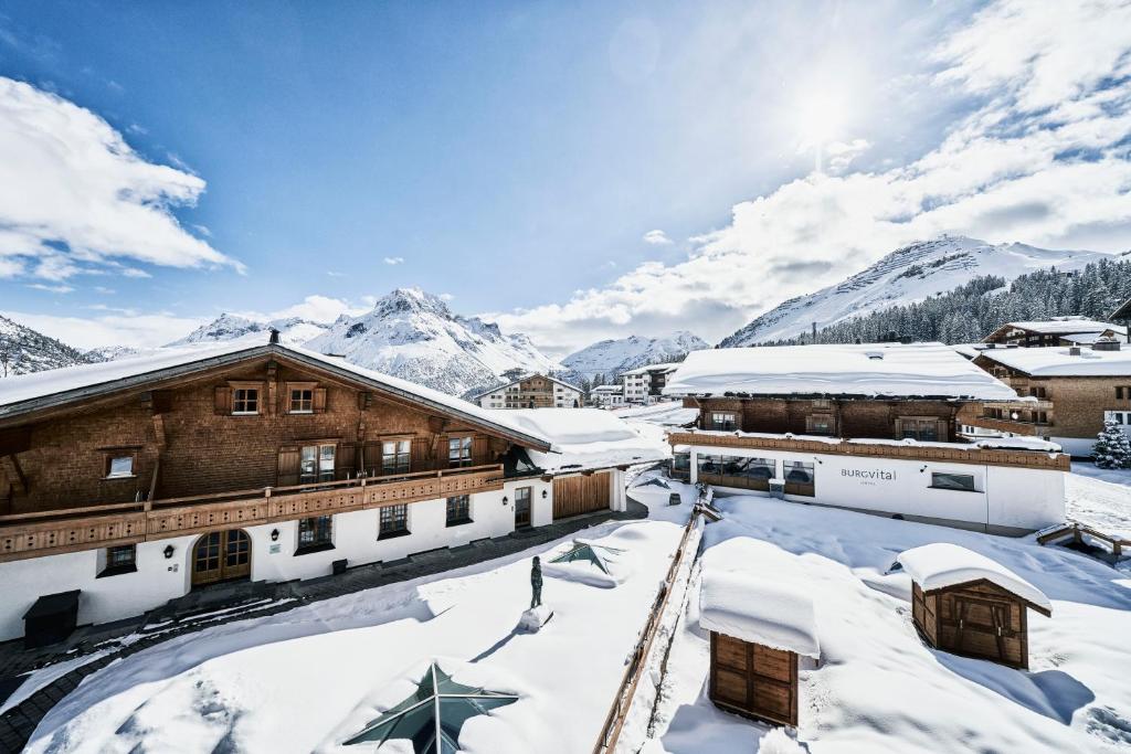 Nespecifikovaný výhled na hory nebo výhled na hory při pohledu z hotelu