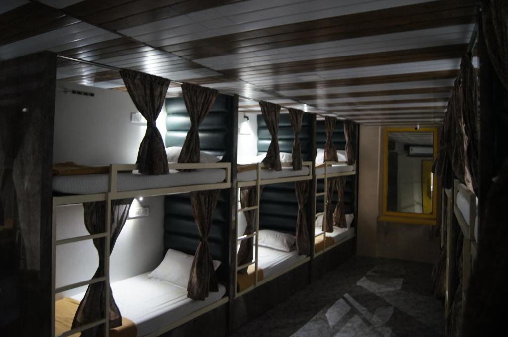 a room with several bunk beds on a train at mittal dormitory in Mumbai