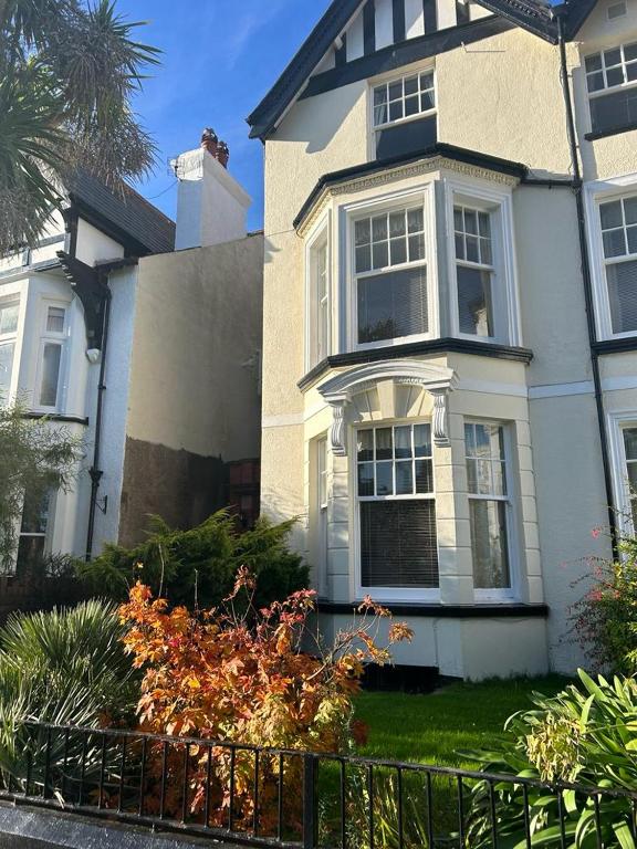 Abba House, Llandudno (updated prices 2024)