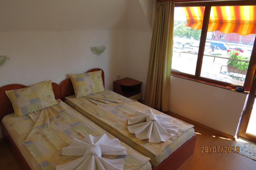A bed or beds in a room at Hotel Strinava
