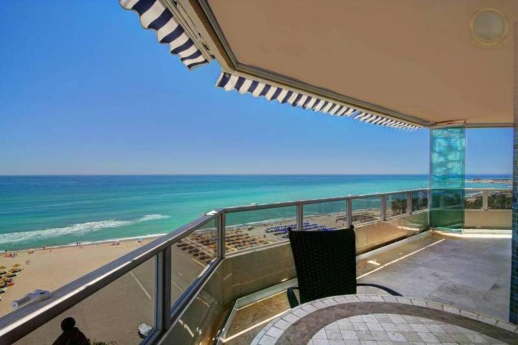 Luxury Suite Penthouse 4 bedrooms facing the sea