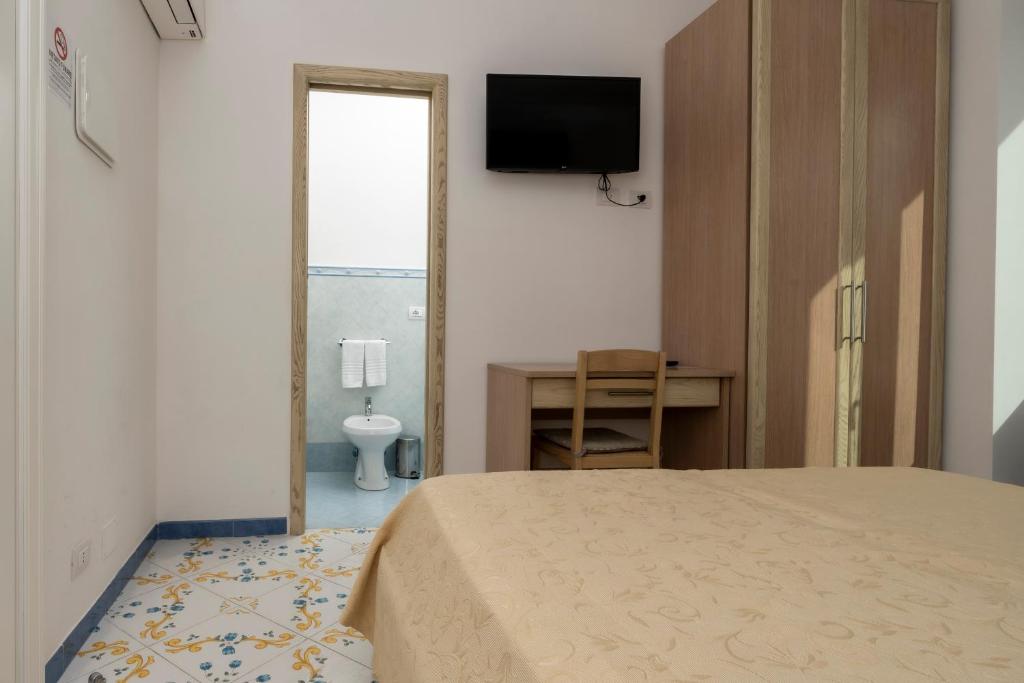 Postel nebo postele na pokoji v ubytování Guest House La Piazzetta