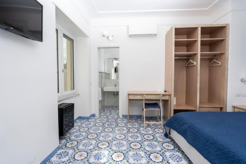 TV a/nebo společenská místnost v ubytování Guest House La Piazzetta