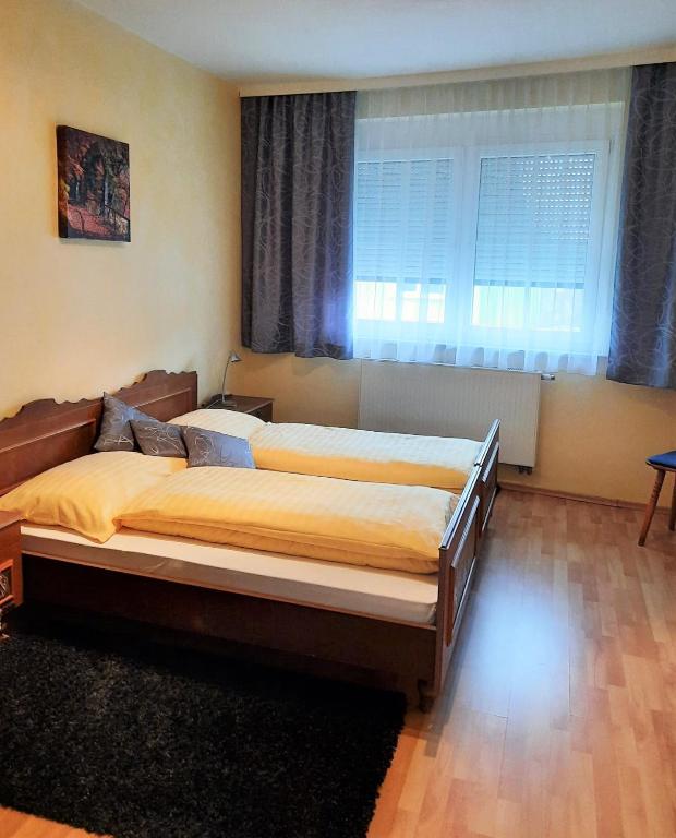 Postel nebo postele na pokoji v ubytování Gasthof Familie Hutter