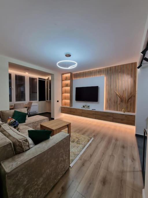 City Center Flat with a Great View - Imazhi 9