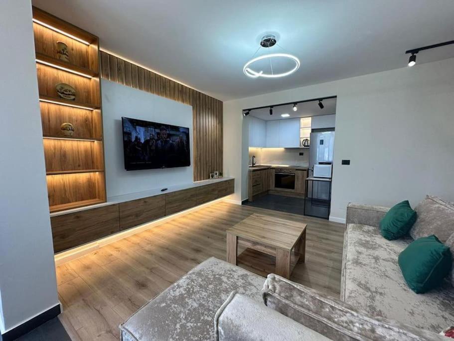 City Center Flat with a Great View - Imazhi 5