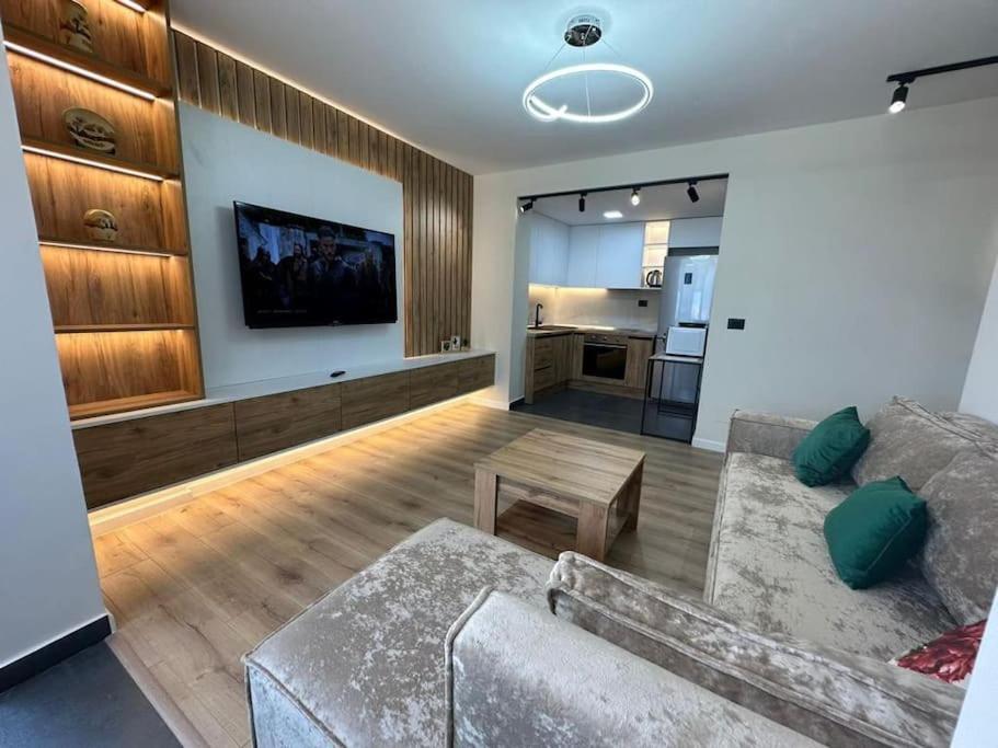 City Center Flat with a Great View - Imazhi 4