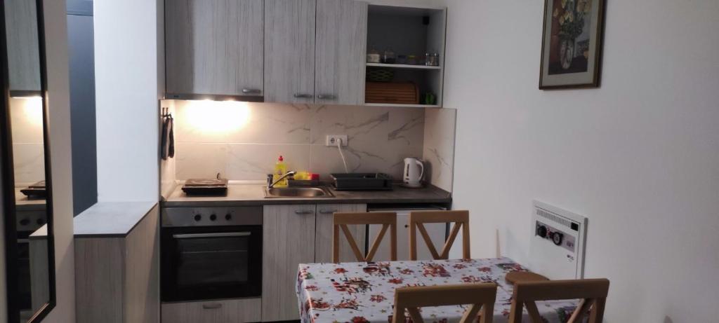 Kjøkken eller kjøkkenkrok på Vila Leona B2