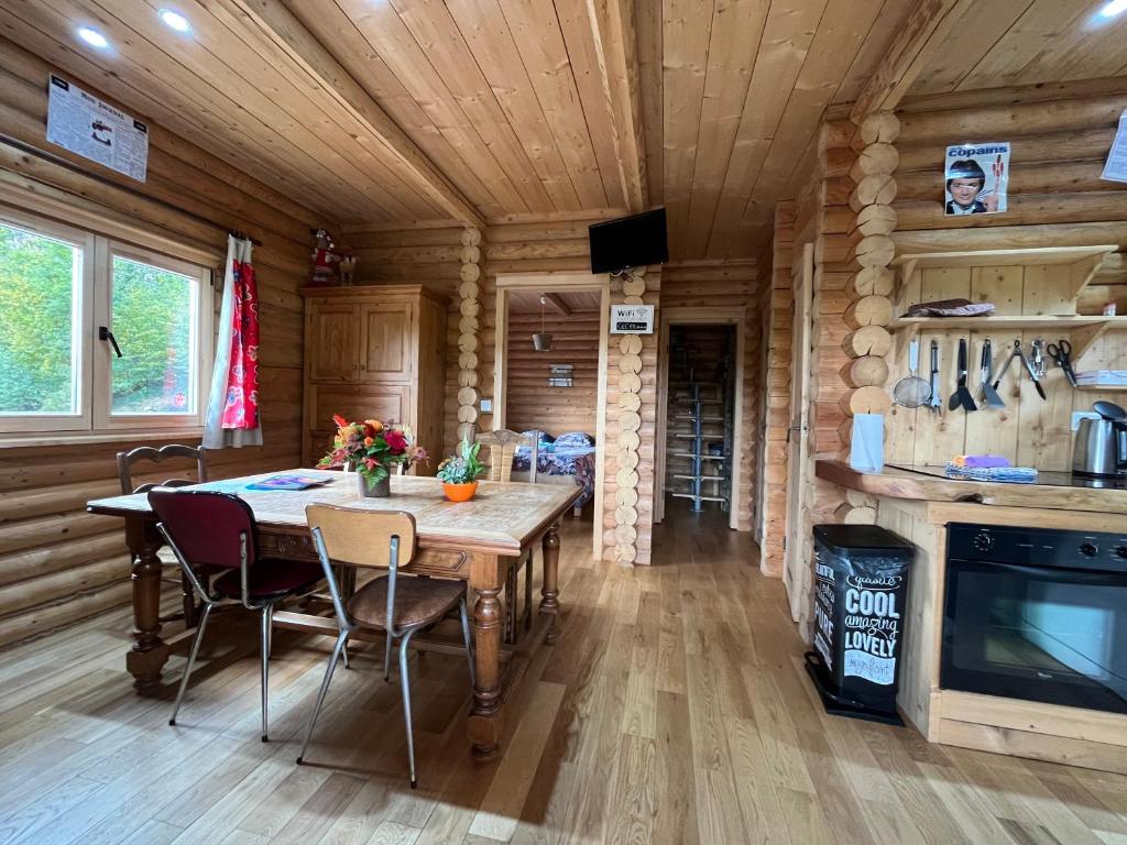 CHARMES en CHALET - Four-Bedroom Chalet