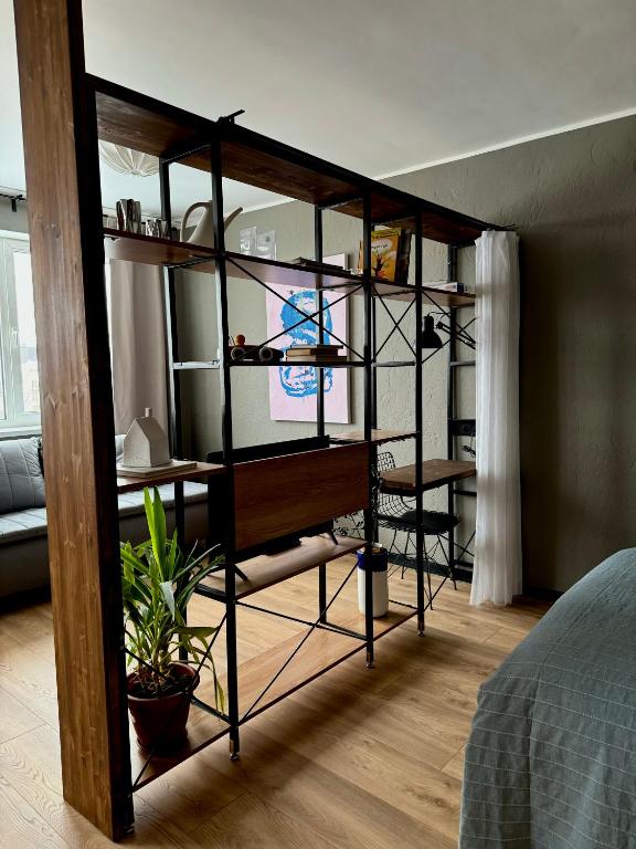 Grey studio in Maardu客房内的一张或多张床位