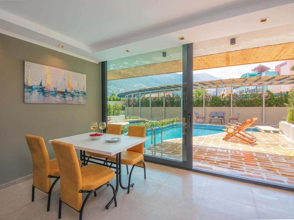 Bazén v ubytování Asfiya Loft Apartments nebo v jeho okolí