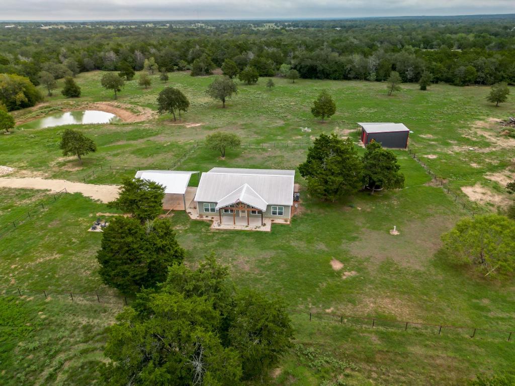 Ranch Oasis on 15 Acres - Housity
