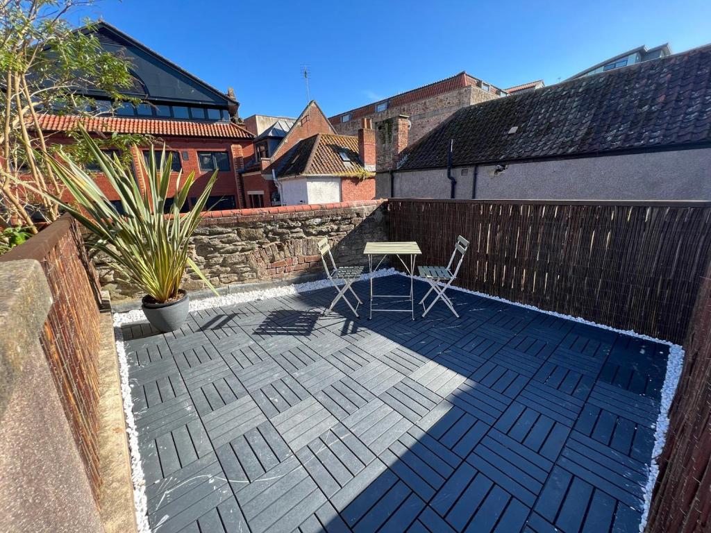 a patio with a table and chairs and a fence at CoHost - Sky high in Bristol in Bristol