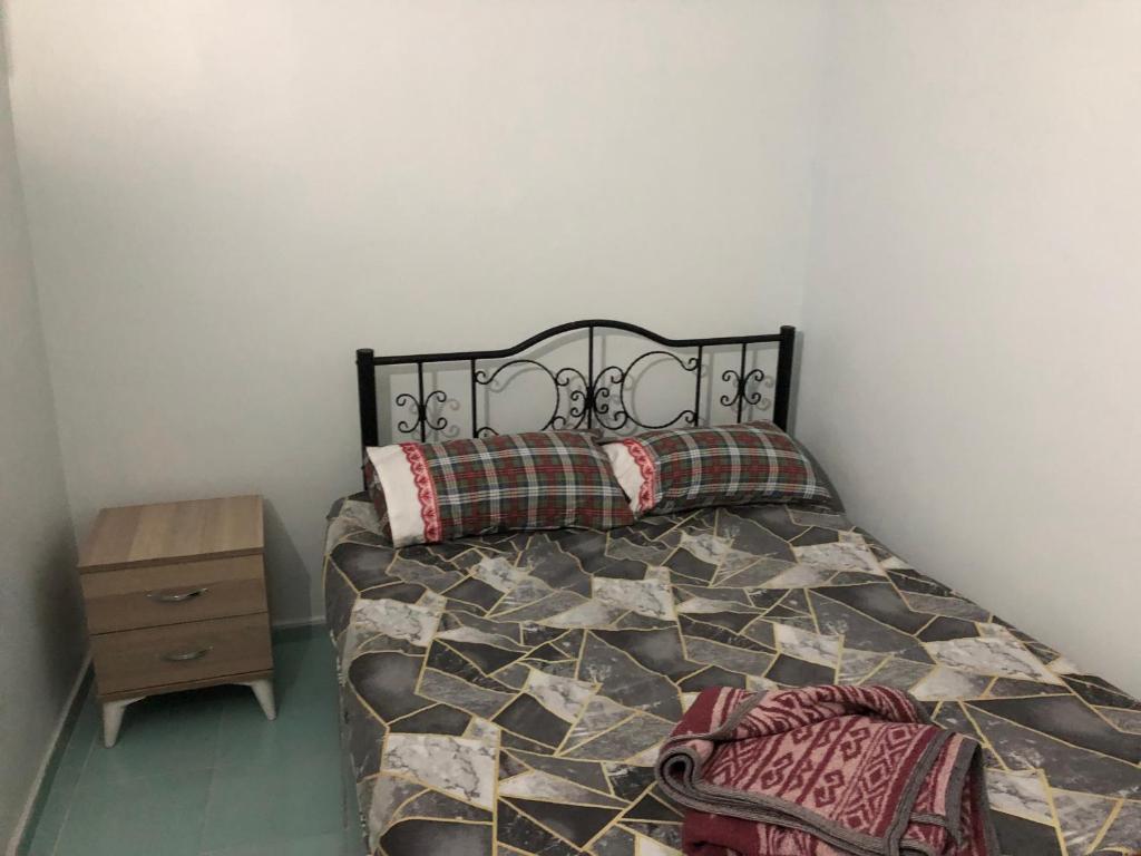 Un pat sau paturi într-o cameră la sultan studio pansiyon