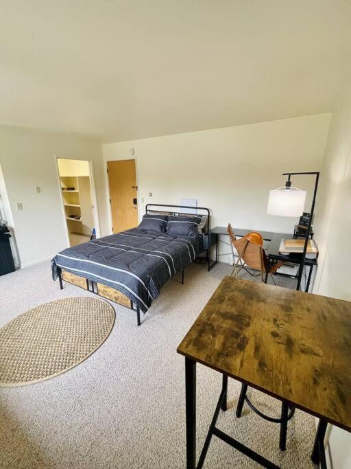 een slaapkamer met een bed, een bureau en een tafel bij Carriage Hill Apartment #11 in Whitewater