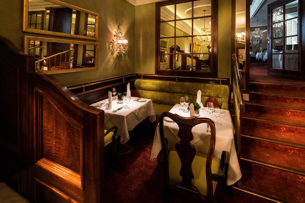A restaurant or other place to eat at Hotel Bristol Salzburg