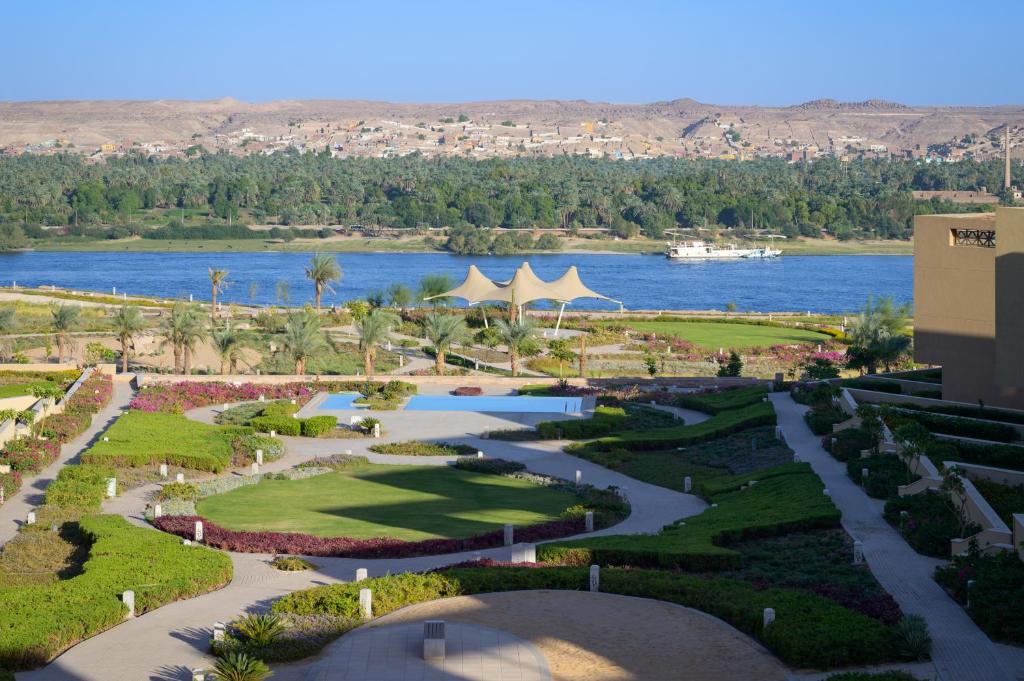 - une vue aérienne sur le parcours de golf du complexe dans l'établissement The Zen Wellness Resort, à Assouan