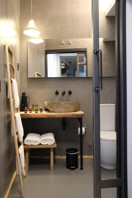Koupelna v ubytování 13 suites