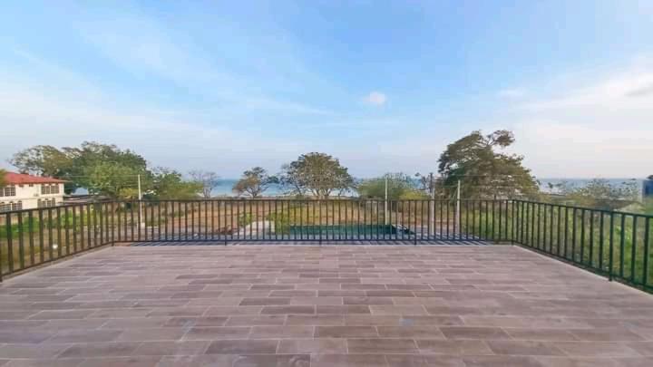 a large patio with a iron fence and a view at suplayablanca Río Hato Antón Coclé in Loma del Naranjo