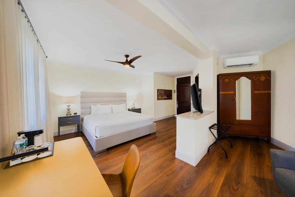Postel nebo postele na pokoji v ubytování Hotel St. Michel