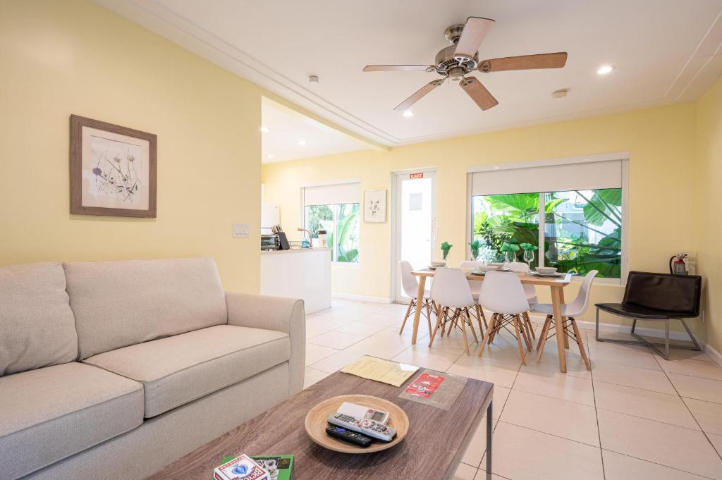 Casa del Mar Beach Apartments