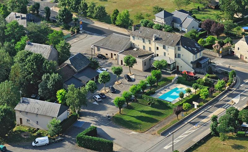 an aerial view of a house with a pool at La Route d'Argent in Bozouls