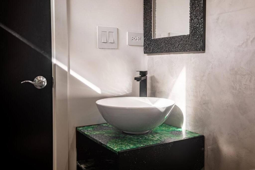 Bagno di Mind- Tiny Home Venao Cove