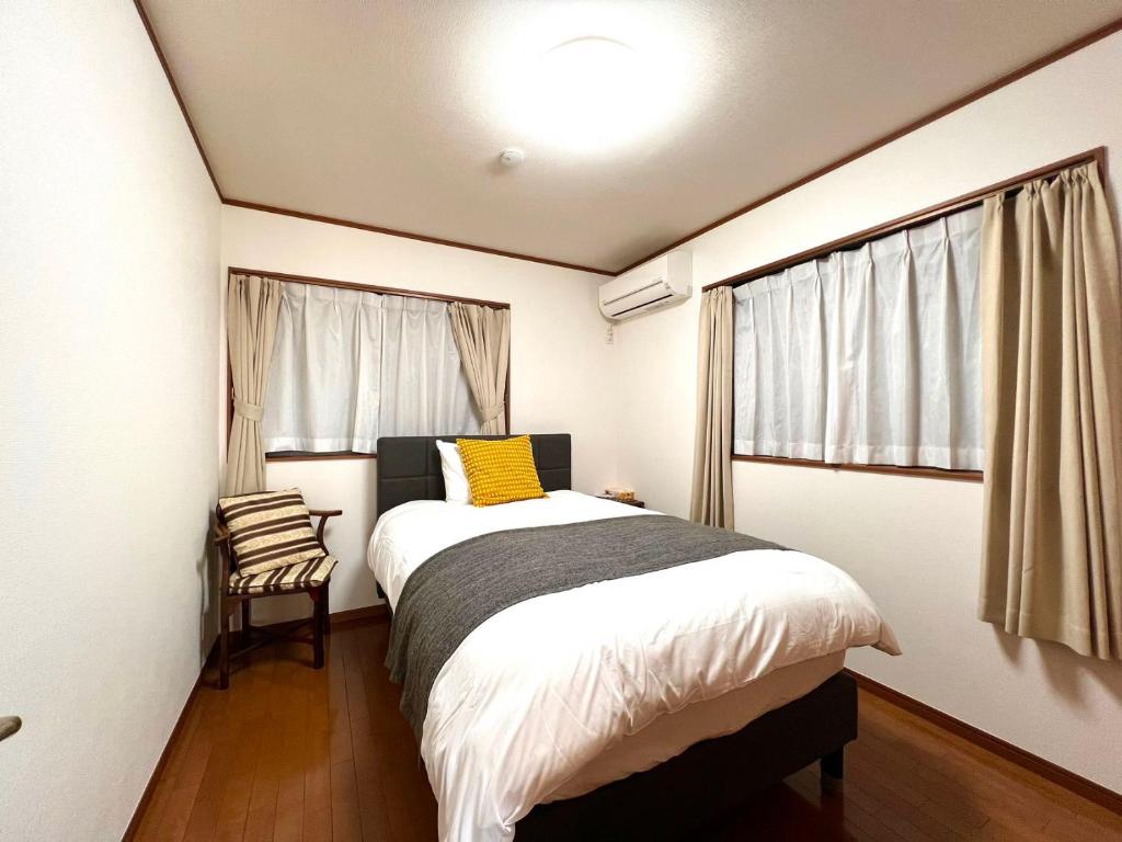 Postel nebo postele na pokoji v ubytování Kenki Kawaguchi House