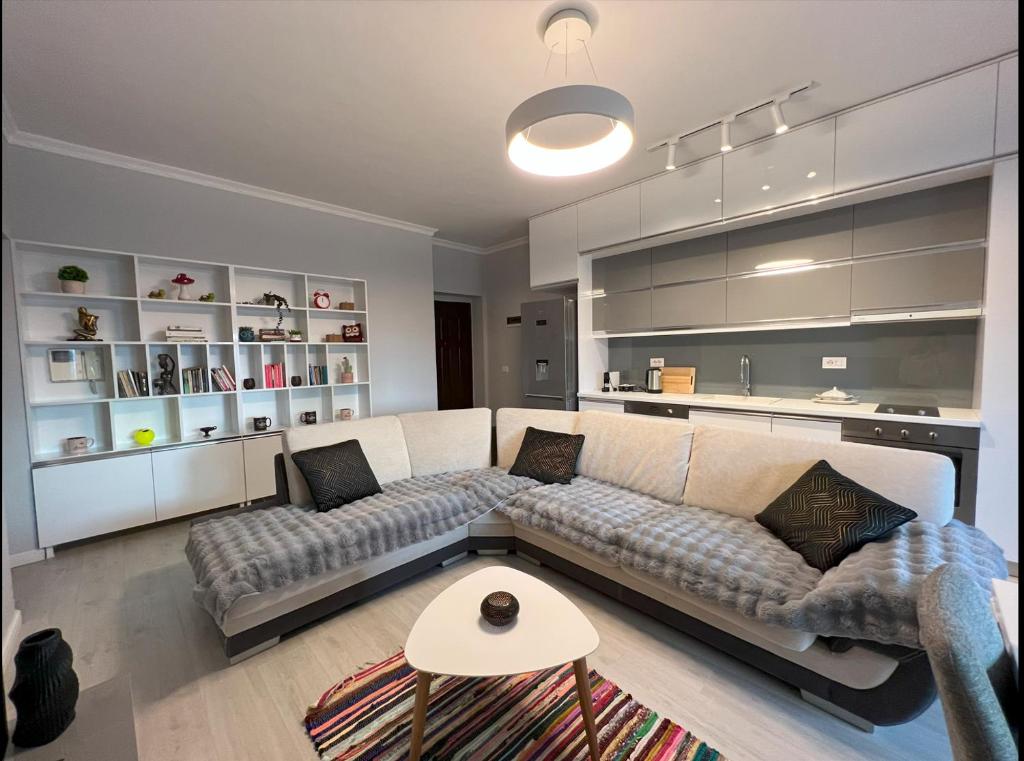 Posezení v ubytování Tirana Gallery Apartment - City Center View