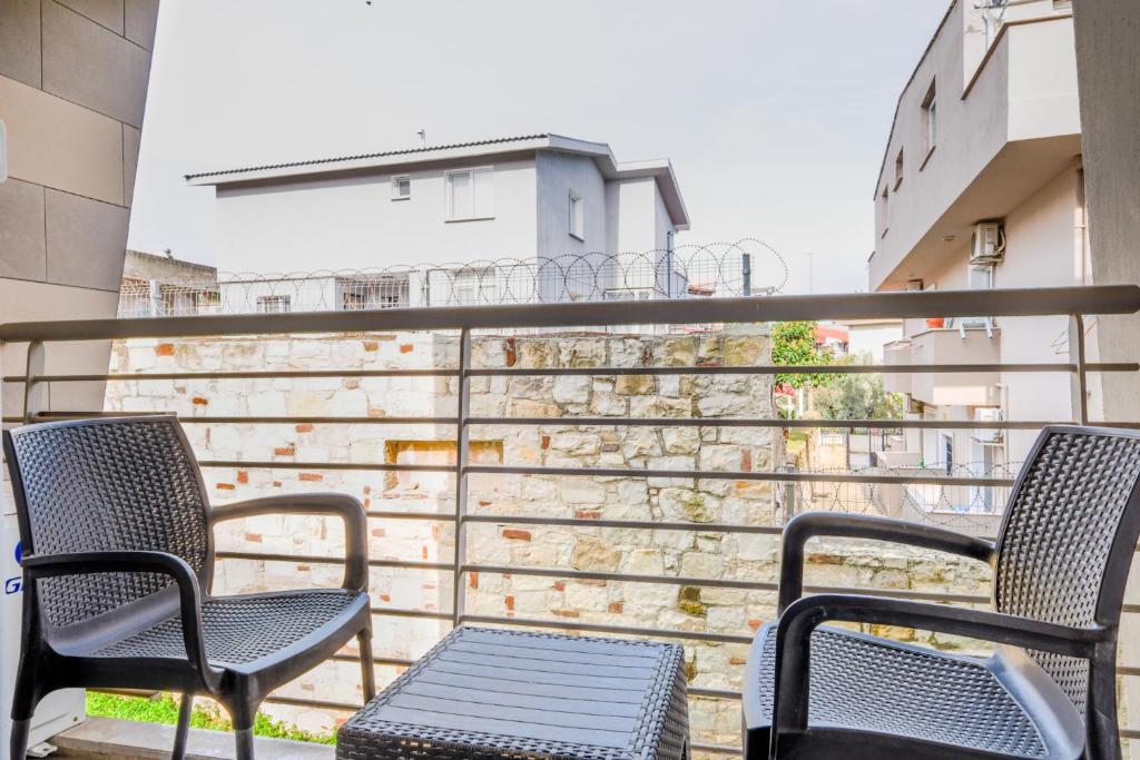 Rõdu või terrass majutusasutuses Flat with Balcony Near Urla Center in Izmir