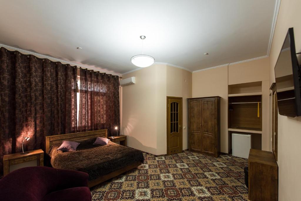 TV a/nebo společenská místnost v ubytování Premium Hotel